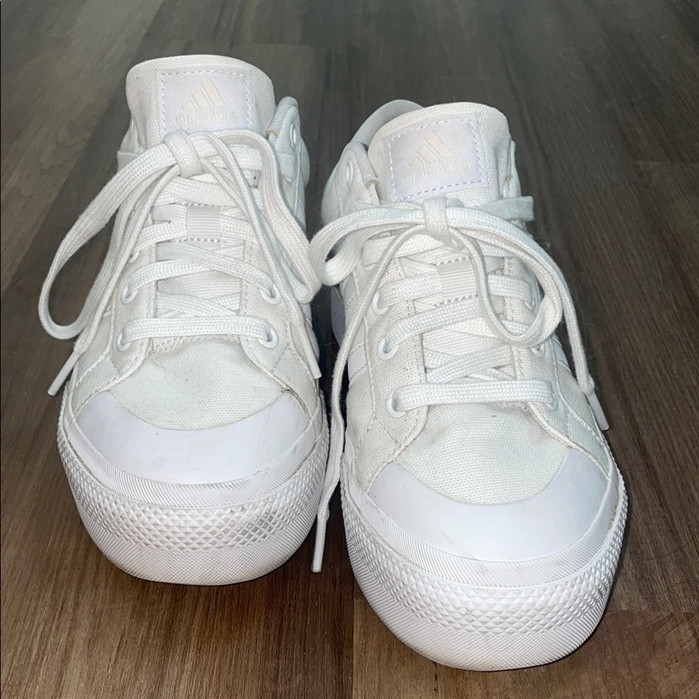 Adidas White Low-Top Sneakers Minimalist Design